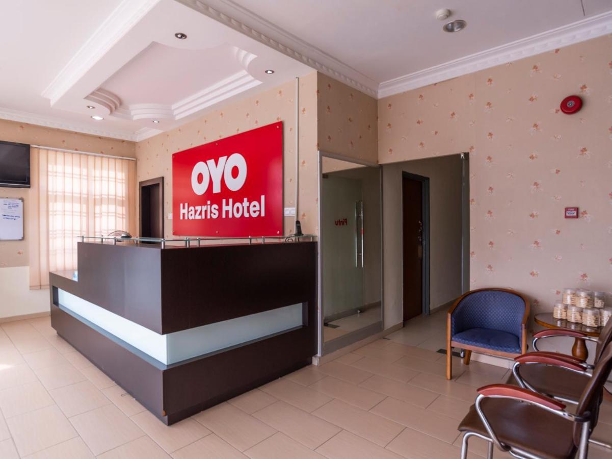Oyo 89536 Hazris Hotel Batu Pahat Exterior photo