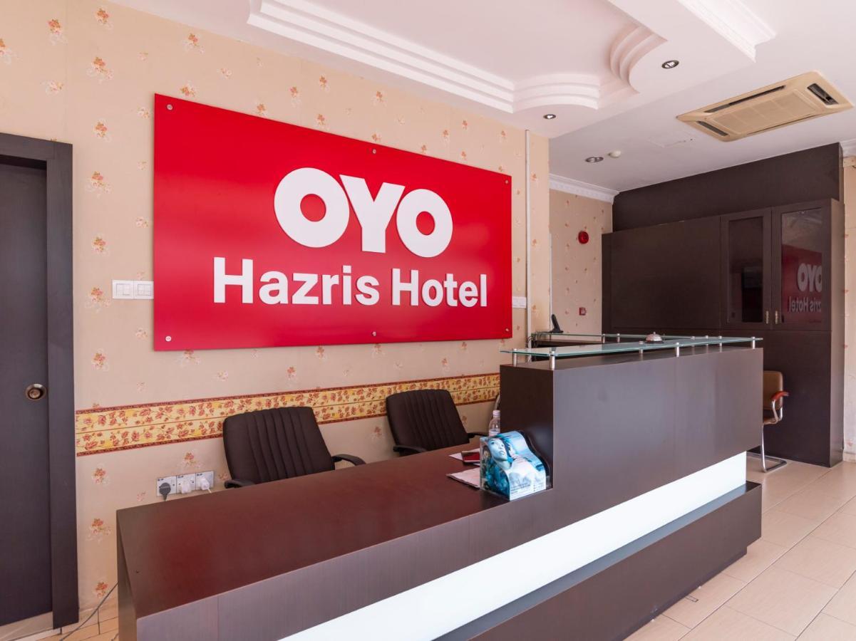 Oyo 89536 Hazris Hotel Batu Pahat Exterior photo