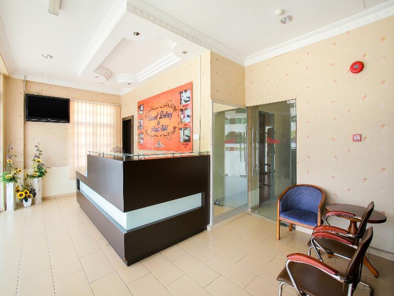 Oyo 89536 Hazris Hotel Batu Pahat Exterior photo