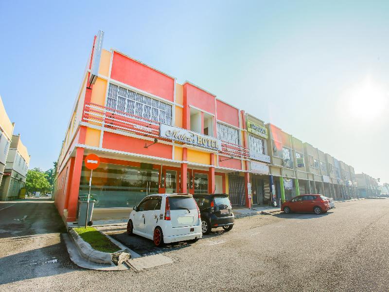 Oyo 89536 Hazris Hotel Batu Pahat Exterior photo