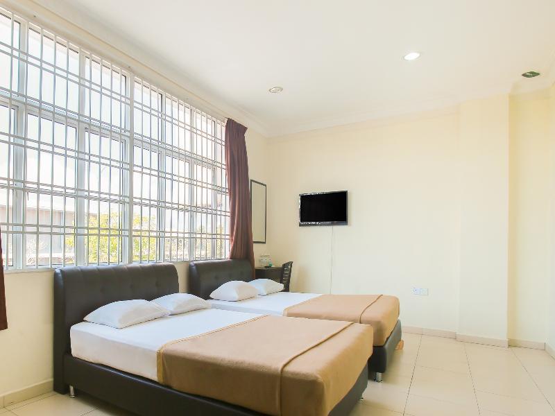 Oyo 89536 Hazris Hotel Batu Pahat Exterior photo