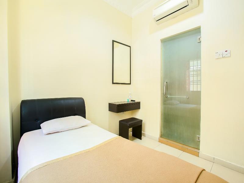 Oyo 89536 Hazris Hotel Batu Pahat Exterior photo
