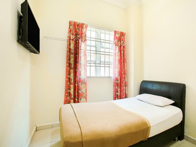 Oyo 89536 Hazris Hotel Batu Pahat Exterior photo