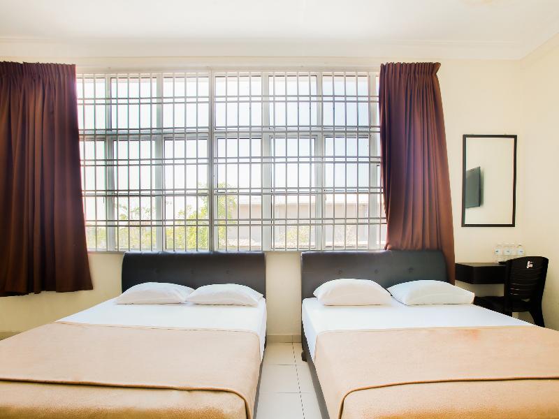 Oyo 89536 Hazris Hotel Batu Pahat Exterior photo